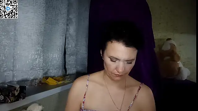 Snapshot of HotMamaQueen234 chatting on June 17, 11:47 pm HotMamaQueen234 online show from June 17, 11:47 pm