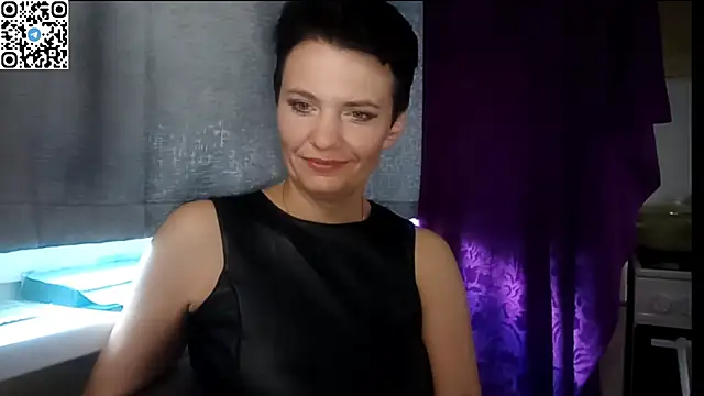 HotMamaQueen234 online show from July 15, 11:17 am