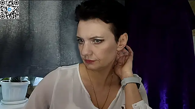 Snapshot of HotMamaQueen234 chatting on May 11, 1:12 pm HotMamaQueen234 online show from May 11, 1:12 pm