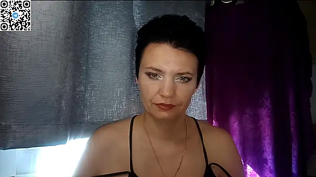 Snapshot of HotMamaQueen234 chatting on June 14, 1:01 pm HotMamaQueen234 online show from June 14, 1:01 pm