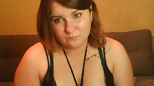 Snapshot of Minisstra chatting on March 28, 7:15 pm Minisstra online show from March 28, 7:15 pm