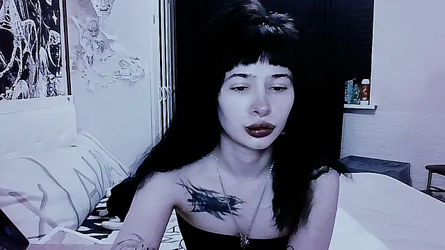 AllisonDeetz online show from June 14, 7:48 pm