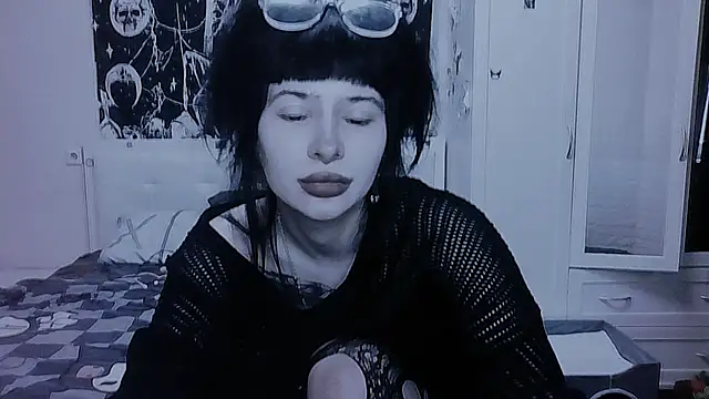 AllisonDeetz online show from May 12, 4:24 pm