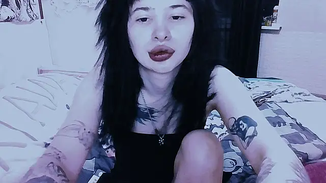 AllisonDeetz online show from June 19, 6:25 pm