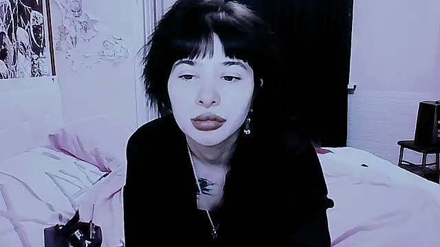 AllisonDeetz online show from June 6, 5:18 pm