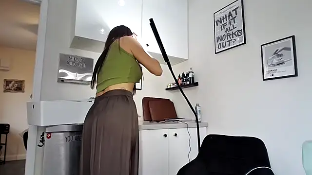 skarletthorne online show from April 28, 3:49 pm
