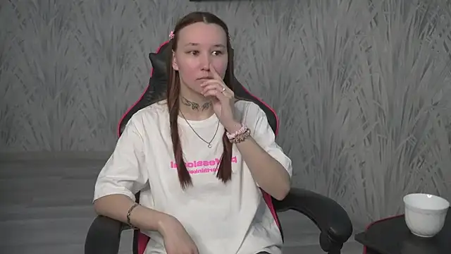 Snapshot of PiaDeninno chatting on March 17, 4:59 am PiaDeninno online show from March 17, 4:59 am