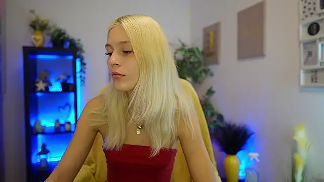 Snapshot of Luna_Grace18 chatting on June 11, 1:08 pm Luna Grace18 online show from June 11, 1:08 pm