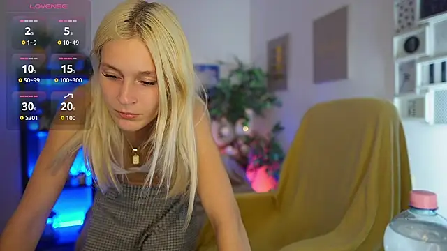 Snapshot of Luna_Grace18 chatting on June 17, 1:10 pm Luna Grace18 online show from June 17, 1:10 pm