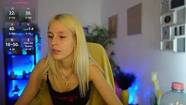 Snapshot of Luna_Grace18 chatting on June 18, 1:27 pm Luna Grace18 online show from June 18, 1:27 pm