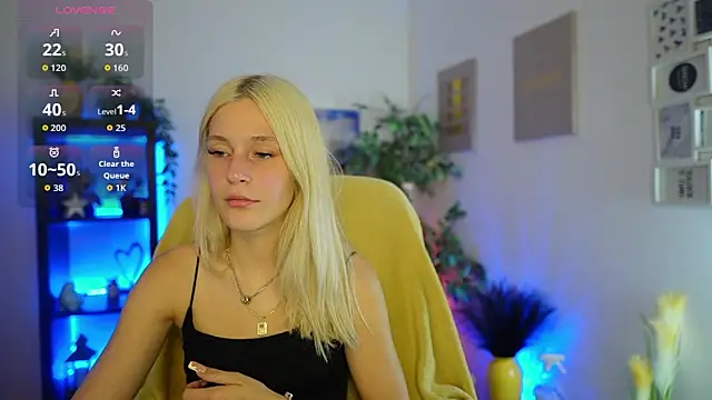 Snapshot of Luna_Grace18 chatting on June 12, 1:09 pm Luna Grace18 online show from June 12, 1:09 pm