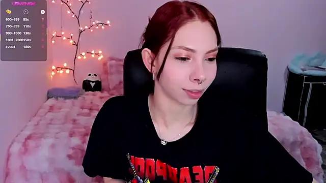 Snapshot of laurita_Olssen27 chatting on June 14, 2:07 pm laurita Olssen27 online show from June 14, 2:07 pm