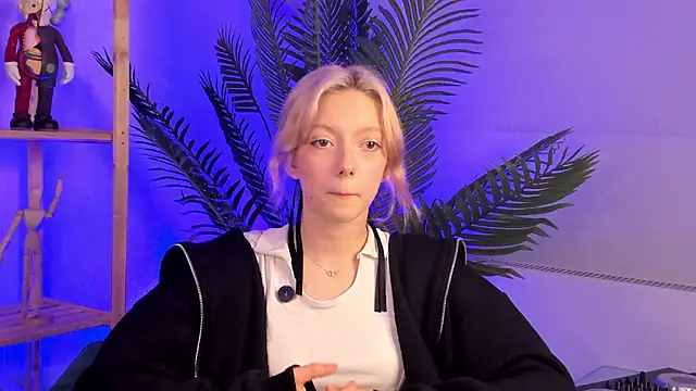 TyraTopinka online show from March 19, 1:33 pm