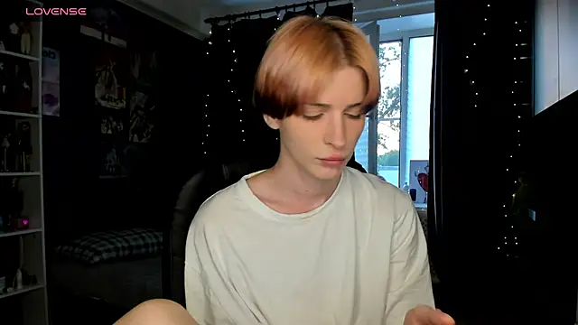 sweet peach    online show from June 3, 6:34 pm