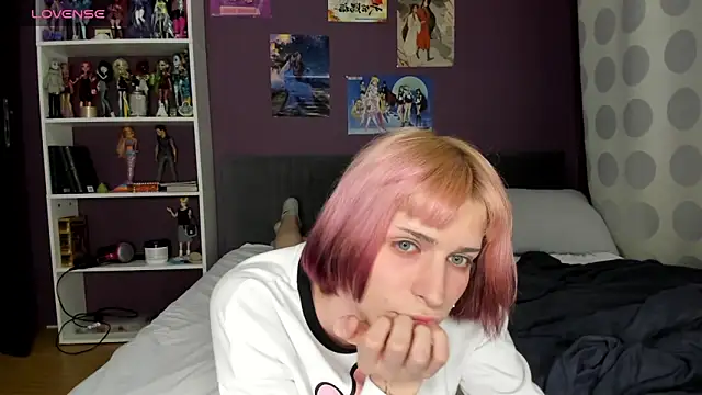sweet peach    online show from April 26, 6:27 pm