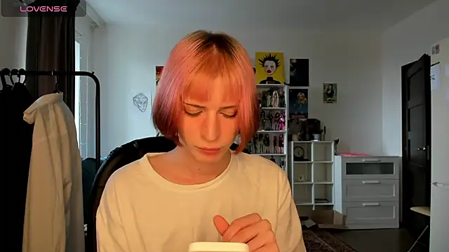 sweet peach    online show from April 4, 1:17 pm