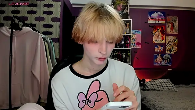 Snapshot of sweet_peach___ chatting on July 4, 7:51 pm sweet peach online show from July 4, 7:51 pm