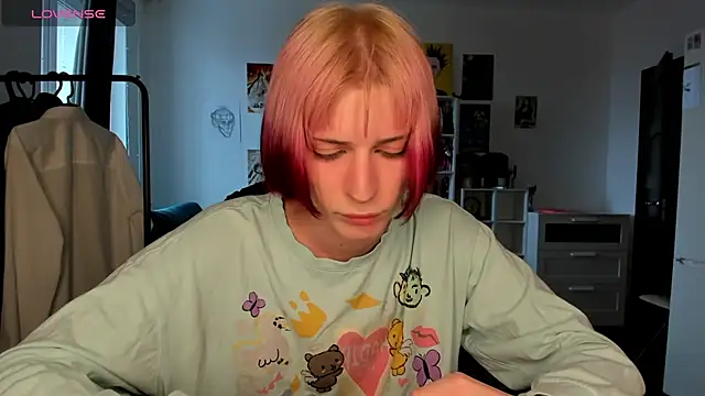 sweet peach    online show from April 6, 11:22 am