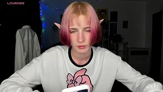 sweet peach    online show from April 7, 3:14 pm