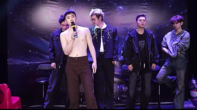 LookingBoy-001 online show from March 21, 6:25 am