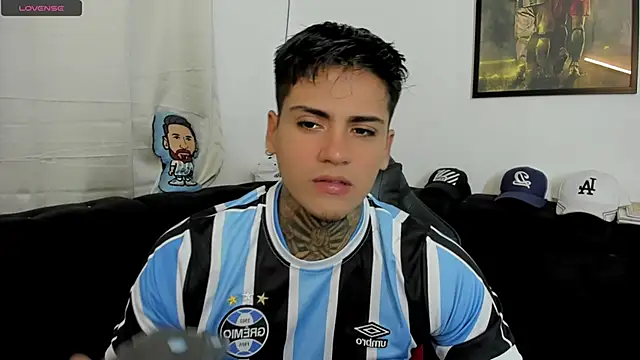 sweetlatinoboy online show from April 23, 11:38 am