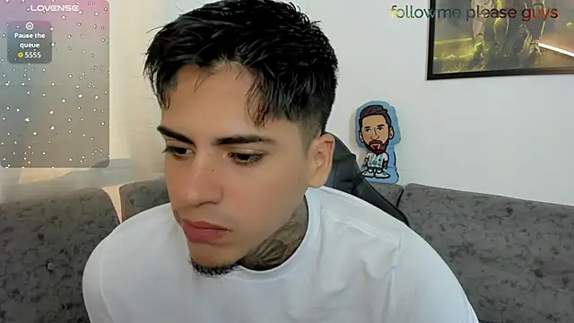sweetlatinoboy online show from June 20, 12:21 pm