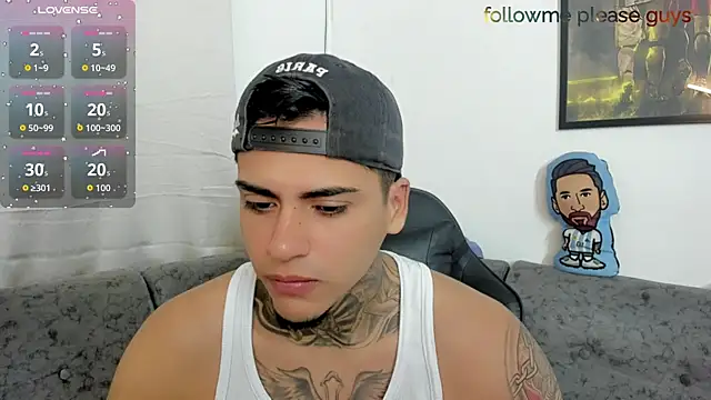 sweetlatinoboy online show from June 26, 9:15 am