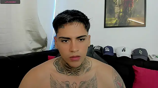 Snapshot of sweetlatinoboy chatting on March 16, 2:53 pm sweetlatinoboy online show from March 16, 2:53 pm