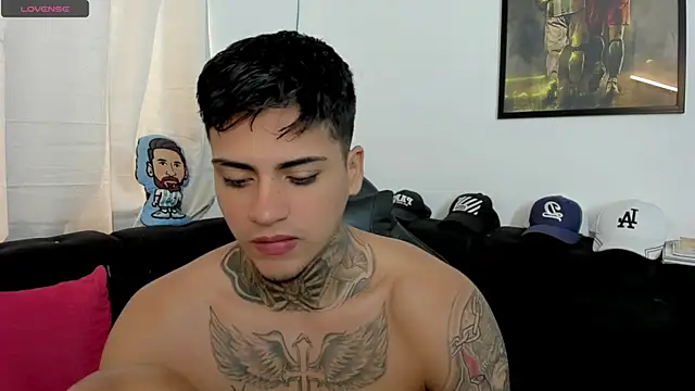 sweetlatinoboy online show from April 19, 1:01 pm