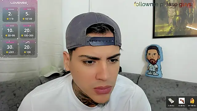 Snapshot of sweetlatinoboy chatting on June 9, 12:06 pm sweetlatinoboy online show from June 9, 12:06 pm