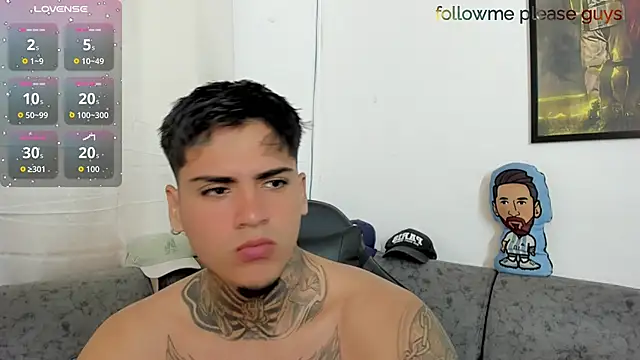 Snapshot of sweetlatinoboy chatting on June 16, 12:05 pm sweetlatinoboy online show from June 16, 12:05 pm