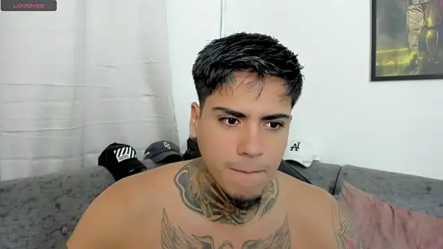 sweetlatinoboy online show from July 19, 9:50 am
