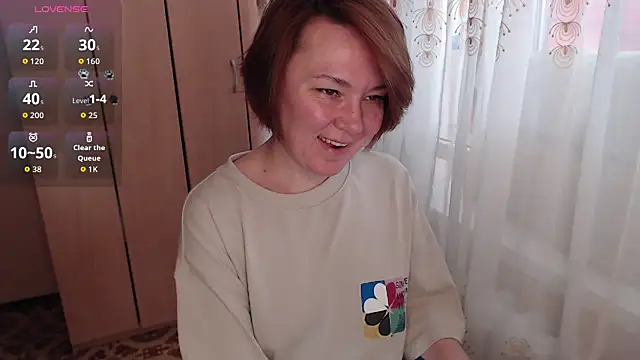 Snapshot of Julia_Vagrik chatting on May 8, 11:14 am Julia Vagrik online show from May 8, 11:14 am
