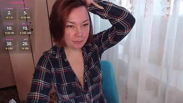 Snapshot of Julia_Vagrik chatting on May 4, 10:07 am Julia Vagrik online show from May 4, 10:07 am
