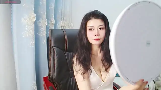 LILI956 online show from May 20, 3:31 pm