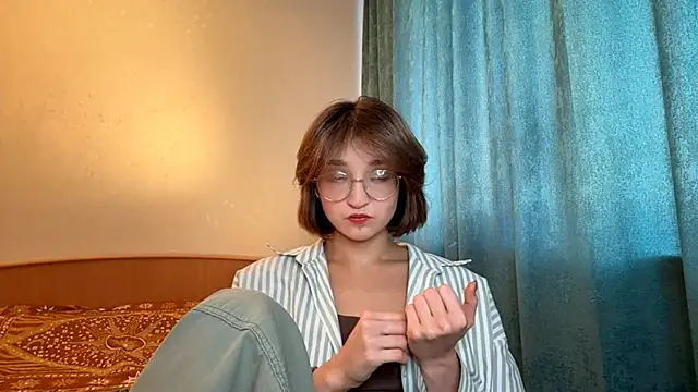 Snapshot of Nyvel chatting on March 17, 4:48 am Nyvel online show from March 17, 4:48 am