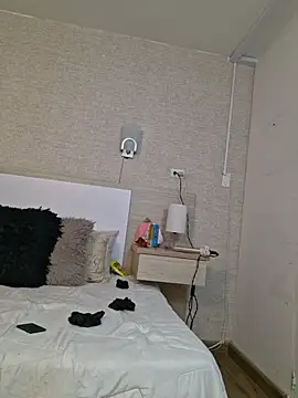 Scarlet Evanss  online show from August 3, 8:04 pm