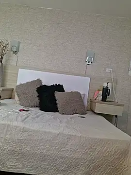 Scarlet Evanss  online show from July 19, 7:32 pm