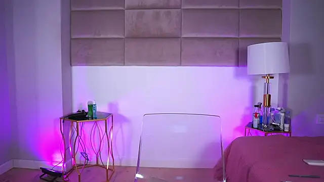 SnowyElsaa online show from July 5, 3:33 am