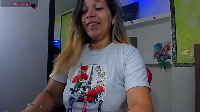 Snapshot of Melisa_14 chatting on May 29, 11:49 am Melisa 14 online show from May 29, 11:49 am