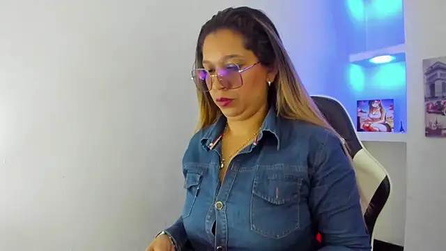 Snapshot of Melisa_14 chatting on May 28, 1:50 pm Melisa 14 online show from May 28, 1:50 pm