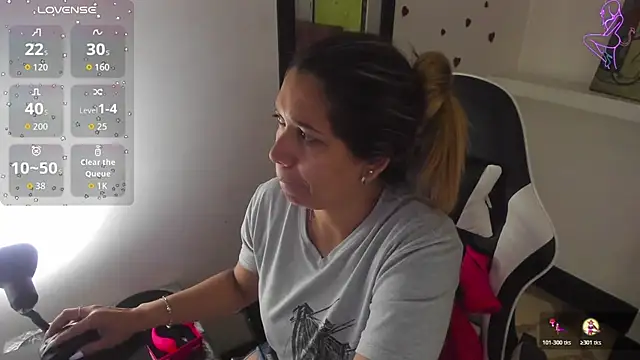 Snapshot of Melisa_14 chatting on May 20, 12:24 pm Melisa 14 online show from May 20, 12:24 pm