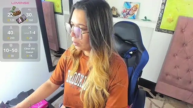 Snapshot of Melisa_14 chatting on June 14, 11:33 am Melisa 14 online show from June 14, 11:33 am