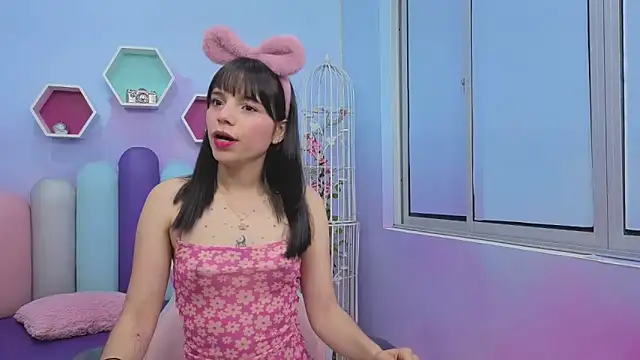 Snapshot of Isaa_Skinny chatting on April 17, 3:31 am Isaa Skinny online show from April 17, 3:31 am