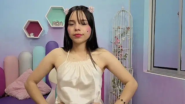 Isaa Skinny online show from June 4, 3:44 am