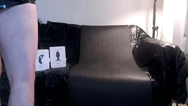 latexslaveboy online show from May 26, 7:45 pm