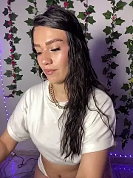 Snapshot of chloe_evans0 chatting on June 4, 11:26 am chloe evans0 online show from June 4, 11:26 am
