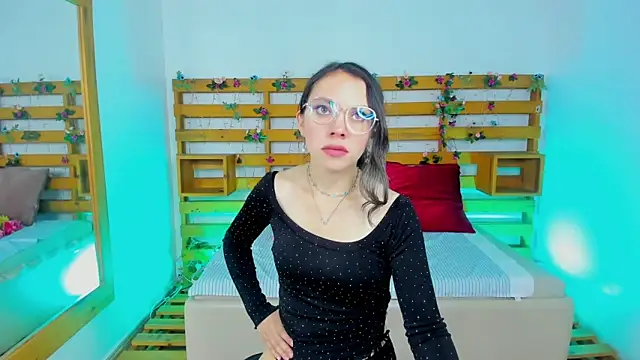 Snapshot of Ashley_Benoit chatting on April 9, 1:28 pm Ashley Benoit online show from April 9, 1:28 pm