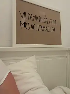 Snapshot of Lillamatilda chatting on April 17, 11:07 pm Lillamatilda online show from April 17, 11:07 pm