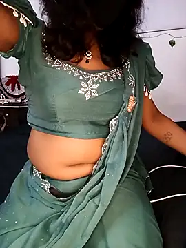 mayakapoor880 online show from April 17, 5:05 pm